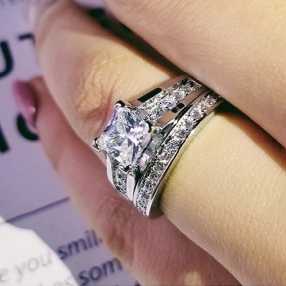 NEW 925 STERLING SILVER DIAMOND ENGAGEMENT SET RING, CUTE RING, SHINY RING. - Picture 2 of 6